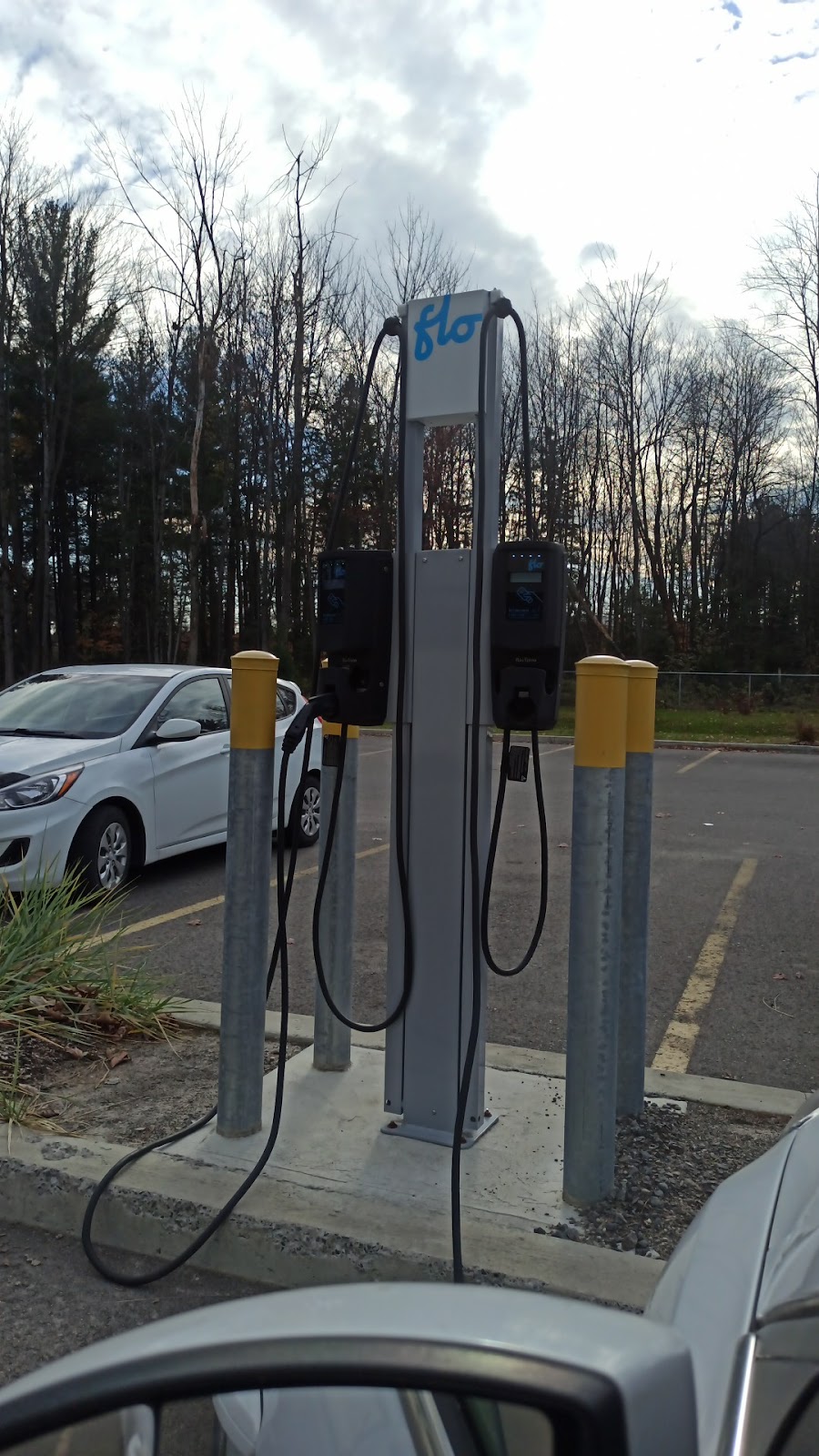 Flo Charging Station | 15 Rue Bibiane Nantel, Blainville, QC J7C 5Y4, Canada | Phone: (844) 825-3356