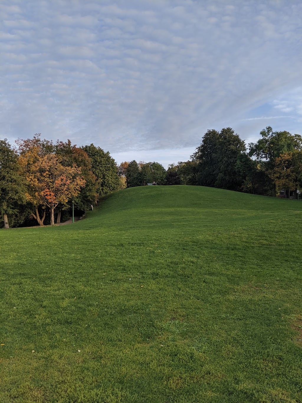 Beaubien Park (Outremont) | Av. Stuart, Montréal, QC H2V 3H1, Canada | Phone: (514) 872-0311