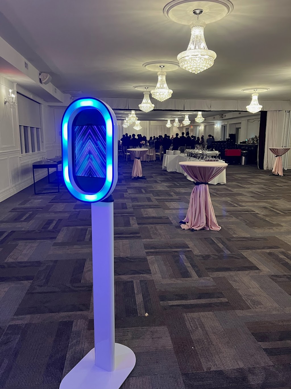 Luxe Photo Booth | 283 Gossamer St, Ottawa, ON K1W 0B2, Canada | Phone: (613) 552-6480