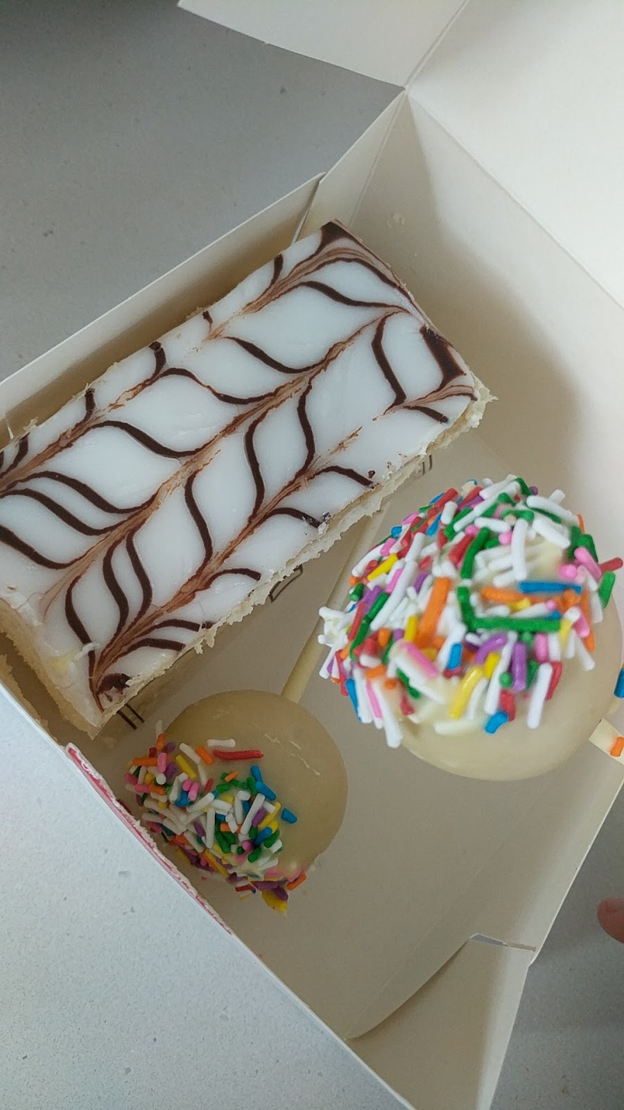 Patisserie Lorinbourg | 525 Chemin Ozias-Leduc, Otterburn Park, QC J3H 4A7, Canada | Phone: (450) 527-1555