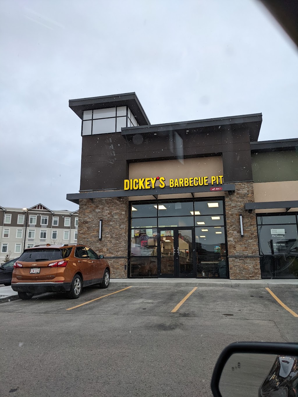 Dickeys Barbecue Pit | restaurant | 5125 Mullen Rd, Edmonton, AB T6R 0T9, Canada | 8255123064 OR +1 825-512-3064