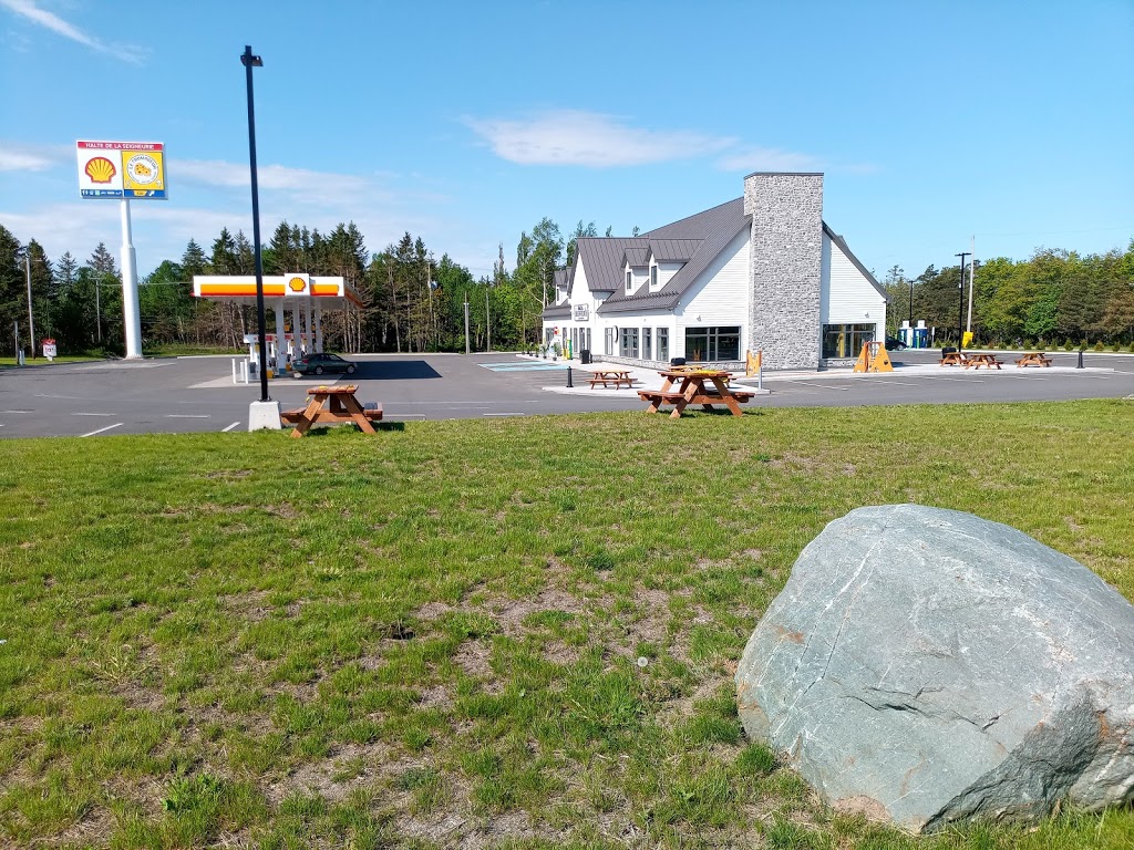 Le Fromageur - Halte de La Seigneurie des Aulnaies | 100-483 Rte de la Seigneurie, Saint-Roch-des-Aulnaies, QC G0R 4E0, Canada | Phone: (418) 354-1394