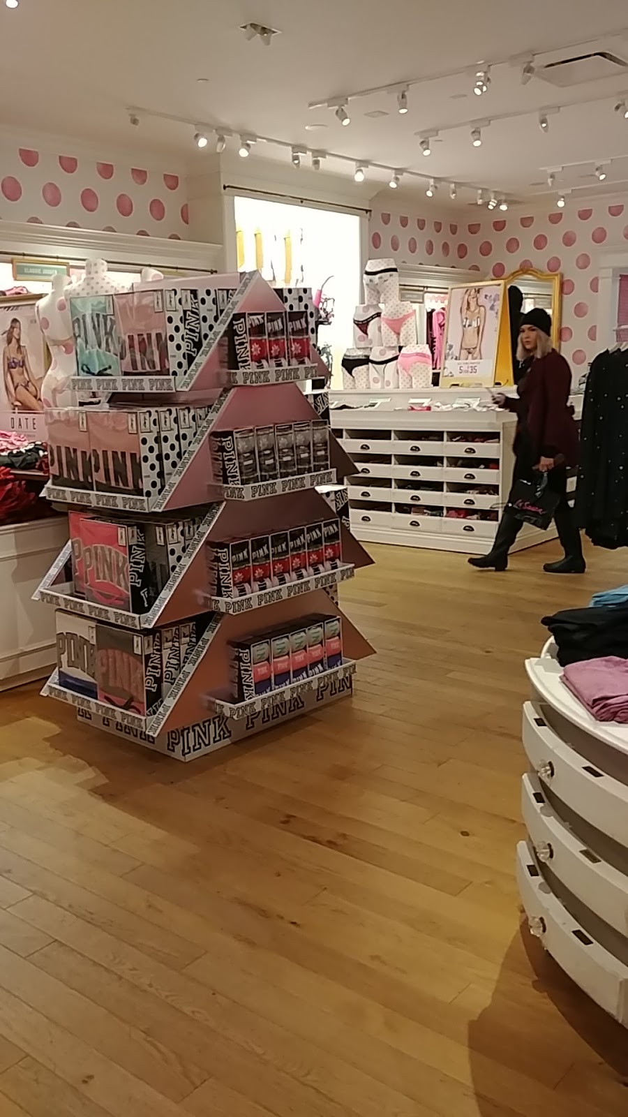 Victorias Secret & PINK | 509 Bayfield St, Barrie, ON L4M 4Z8, Canada | Phone: (705) 734-3751