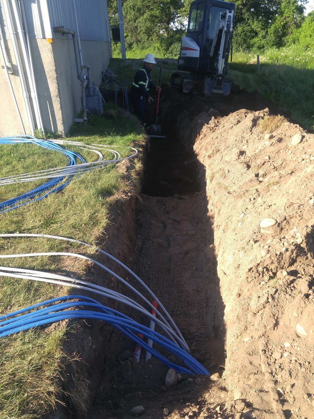 Droogers Adrian Electrical Contracting | 21 Robin Rd, Tillsonburg, ON N4G 4N5, Canada | Phone: (519) 688-2309