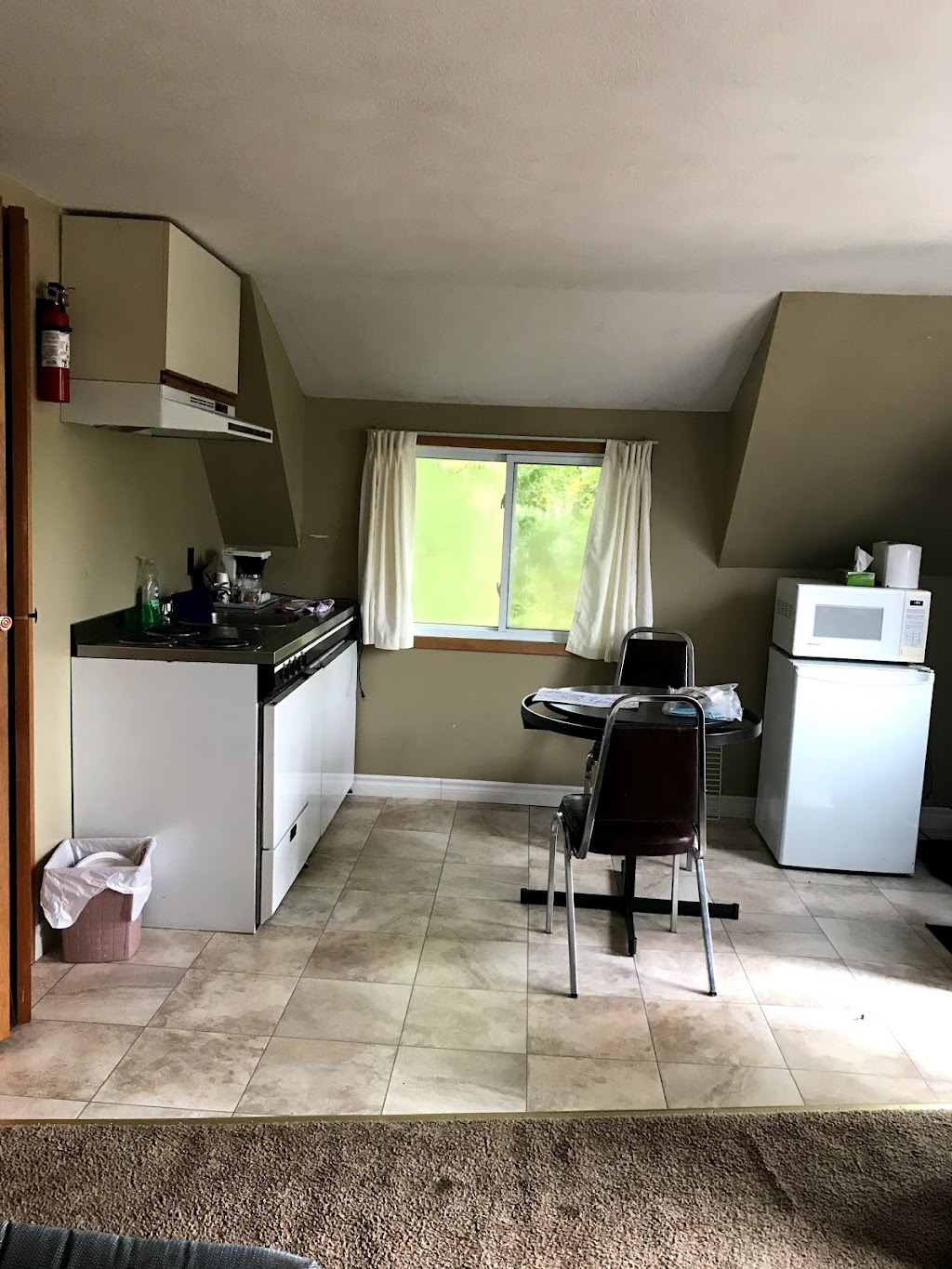 Mindemoya Motel | 6375 ON-542, Mindemoya, ON P0P 1S0, Canada | Phone: (705) 377-4779