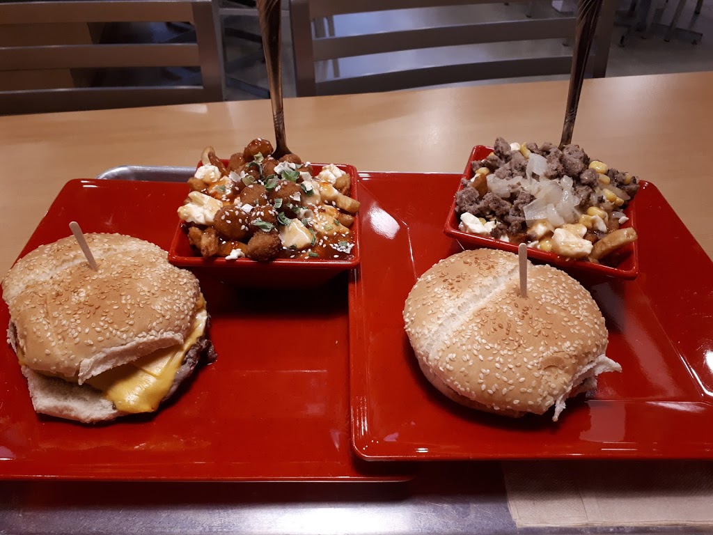 Planète Poutine | 140 Rue Robitaille, Granby, QC J2H 0R9, Canada | Phone: (450) 375-7557