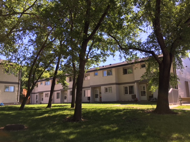 Rothesay Townhouses | 1415 Rothesay St, Winnipeg, MB R2G 1V3, Canada | Phone: (204) 663-4296