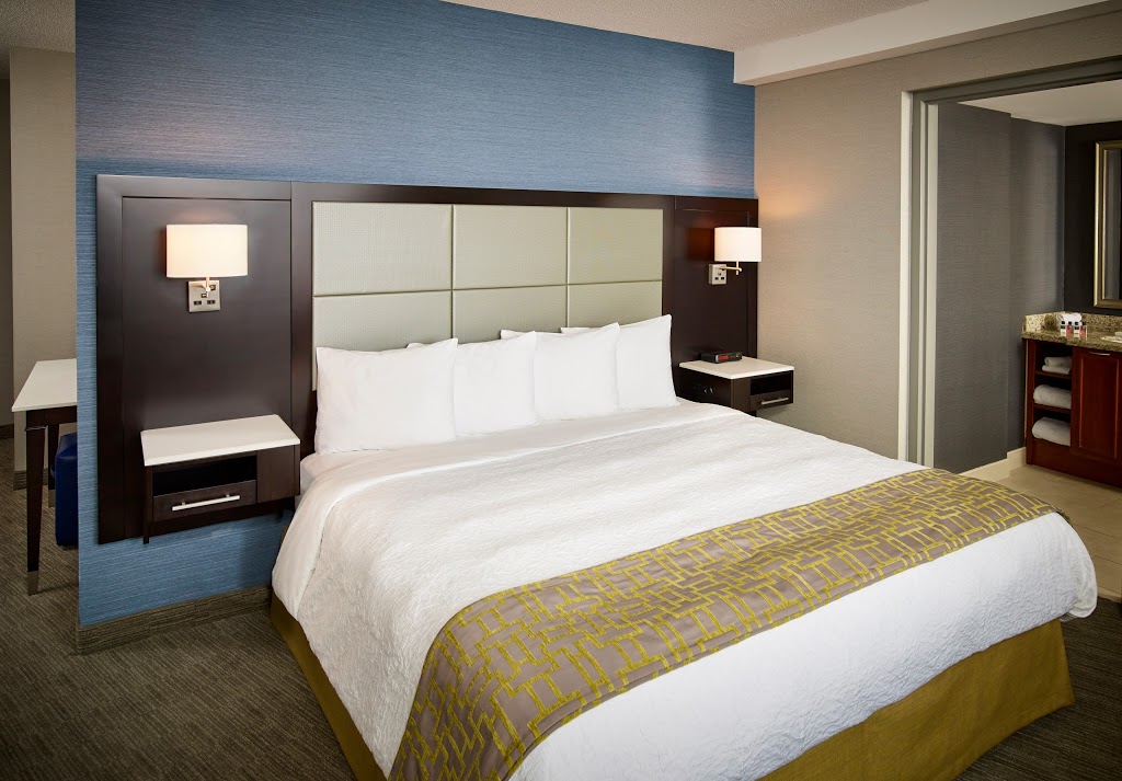 Waterfront Hotel Burlington | 2020 Lakeshore Rd, Burlington, ON L7R 4G8, Canada | Phone: (905) 681-5400