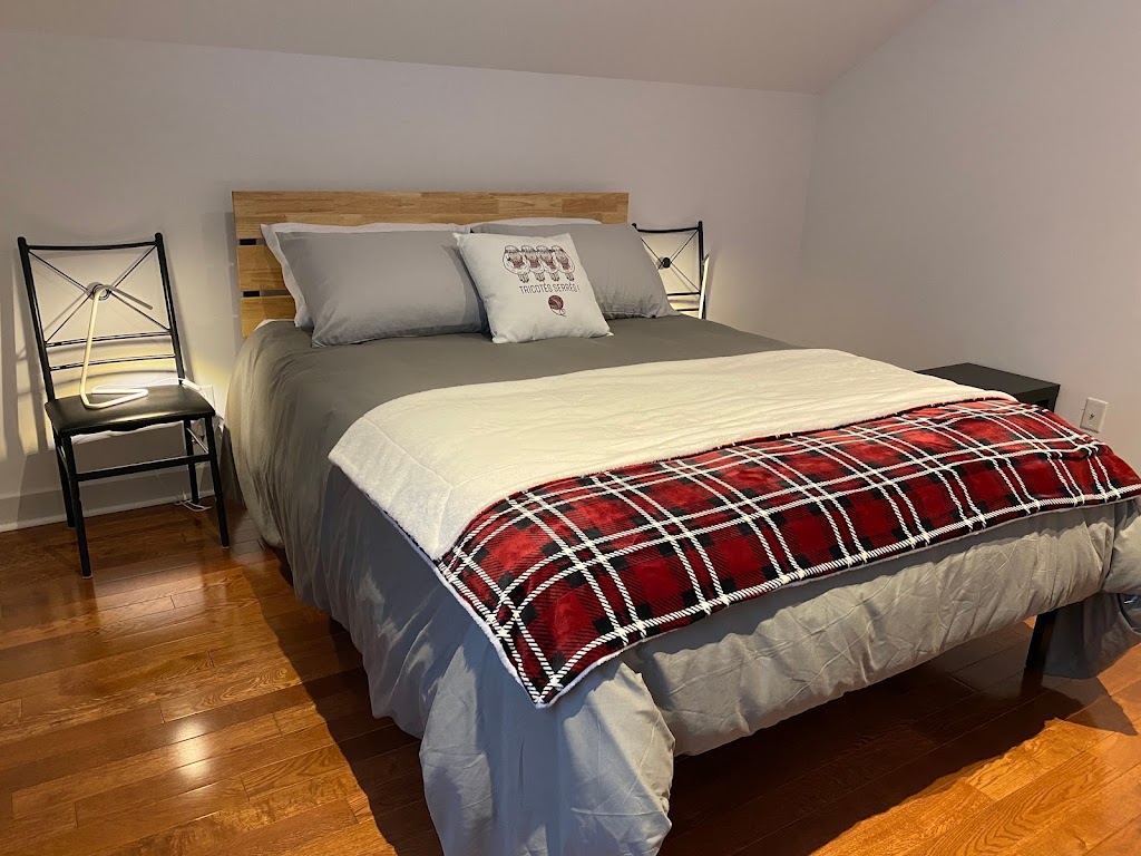 Chalet - Vue du Lac | Chem. de la Vue du Lac, Coaticook, QC J1A 2S4, Canada | Phone: (514) 894-0901