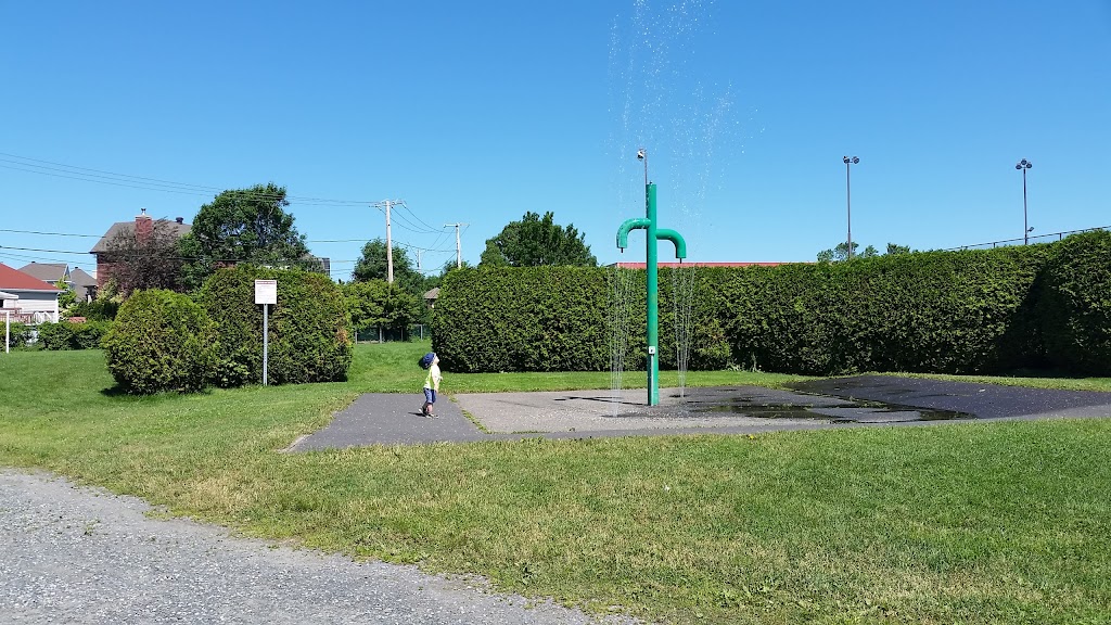 St-Nicolas Community Centre | 550 Rue de la Sorbonne, Saint-Nicolas, QC G7A 1Y1, Canada | Phone: (418) 831-6536