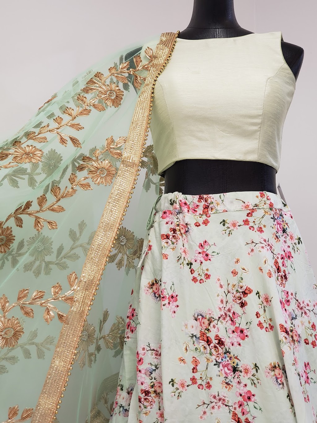 Fashion Valley | 795 Middlefield Rd, Scarborough, ON M1V 2T9, Canada | Phone: (416) 299-4383