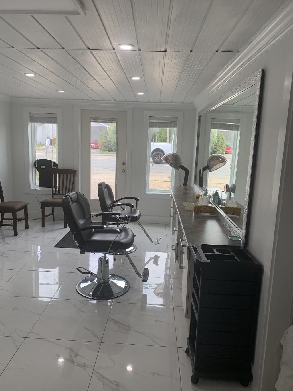Sakhi beauty salon | 3244 Clearbrook Rd, Abbotsford, BC V2T 4N7, Canada | Phone: (778) 989-8600