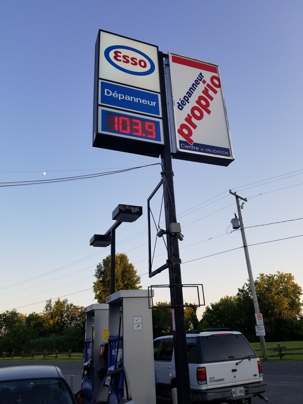 Esso | 93A QC-217, Saint-Bernard-de-Lacolle, QC J0J 1V0, Canada | Phone: (450) 246-2474