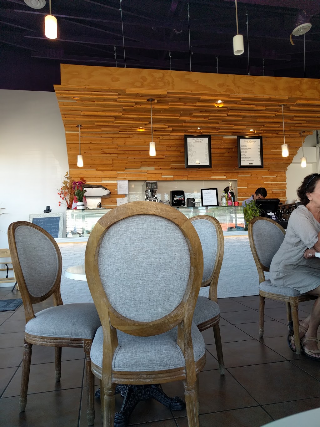 Cafe Francais | 425 Victoria Ave E #1, Regina, SK S4N 0N8, Canada | Phone: (306) 757-2233