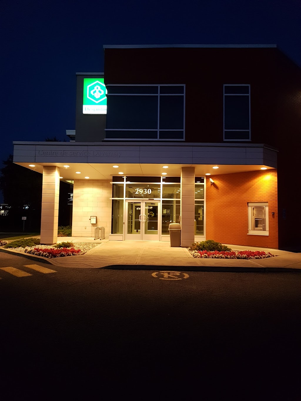 Caisse populaire Desjardins des Mille-Îles | 2930 Boulevard de la Concorde E, Laval, QC H7E 2B6, Canada | Phone: (450) 661-7274