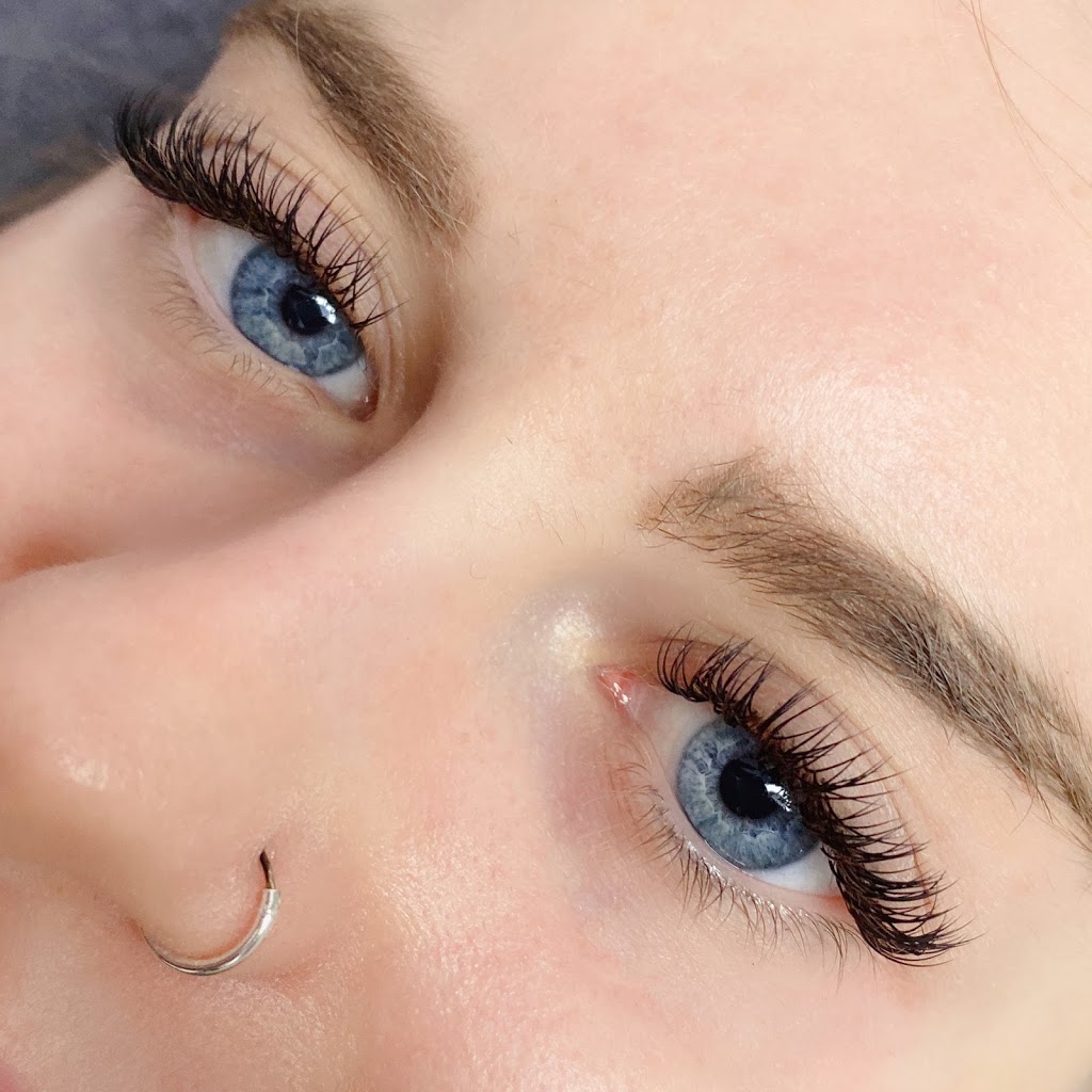 Royal Lashes Studio | 3 Keys Crescent, Guelph, ON N1G 5H9, Canada | Phone: (519) 827-7980