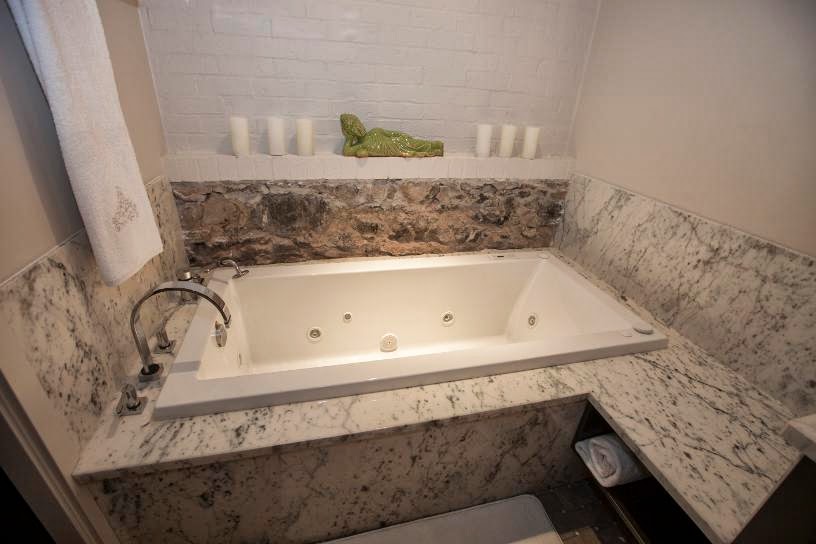 Island Marble | 6829 Veyaness Rd, Saanichton, BC V8M 1W1, Canada | Phone: (250) 652-2680
