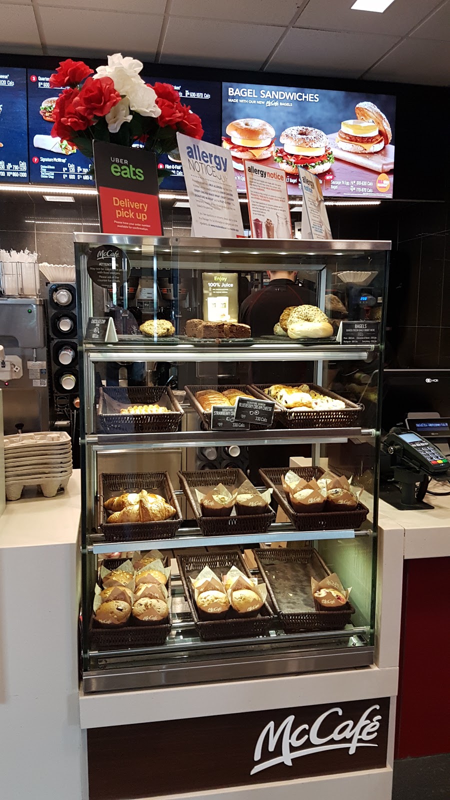 McDonalds | 17760 Yonge St, Newmarket, ON L3Y 8P4, Canada | Phone: (905) 895-1222