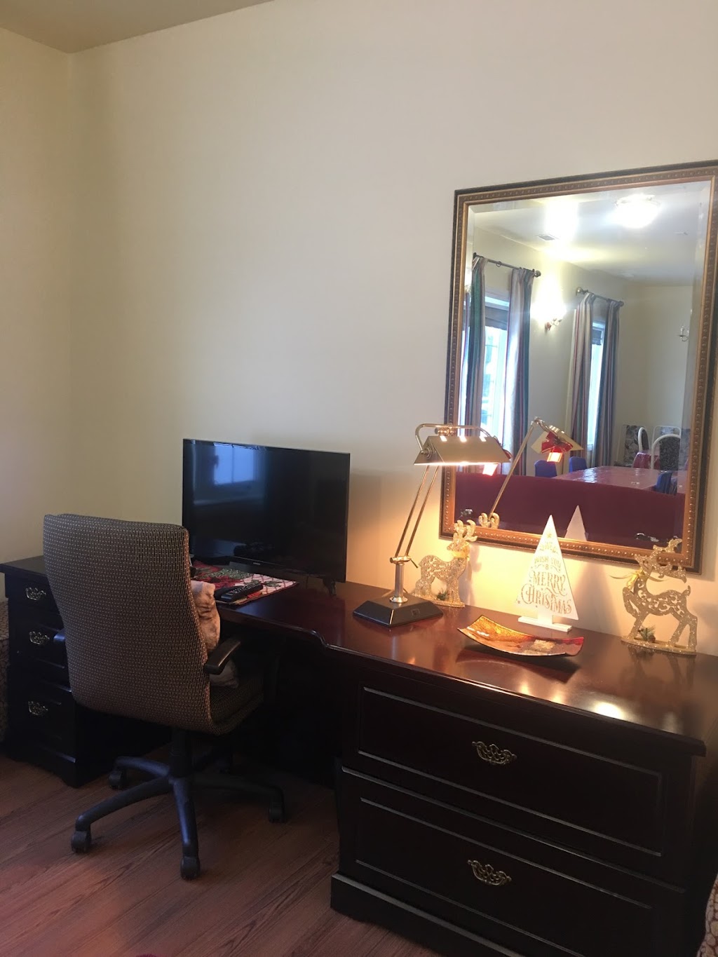 Innisfil Executive accommodation | 1959 St Johns Rd, Innisfil, ON L9S 1T5, Canada | Phone: (905) 717-3699