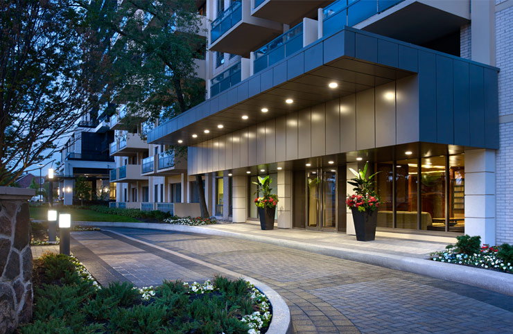 Hampton House North | 299 Roehampton Ave, Toronto, ON M4P 1S2, Canada | Phone: (416) 487-3050