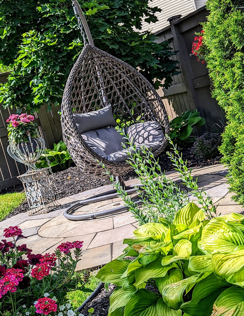 Canvas Landscapers | 4 Hodgson Dr, Guelph, ON N1L 0K2, Canada | Phone: (519) 400-0408