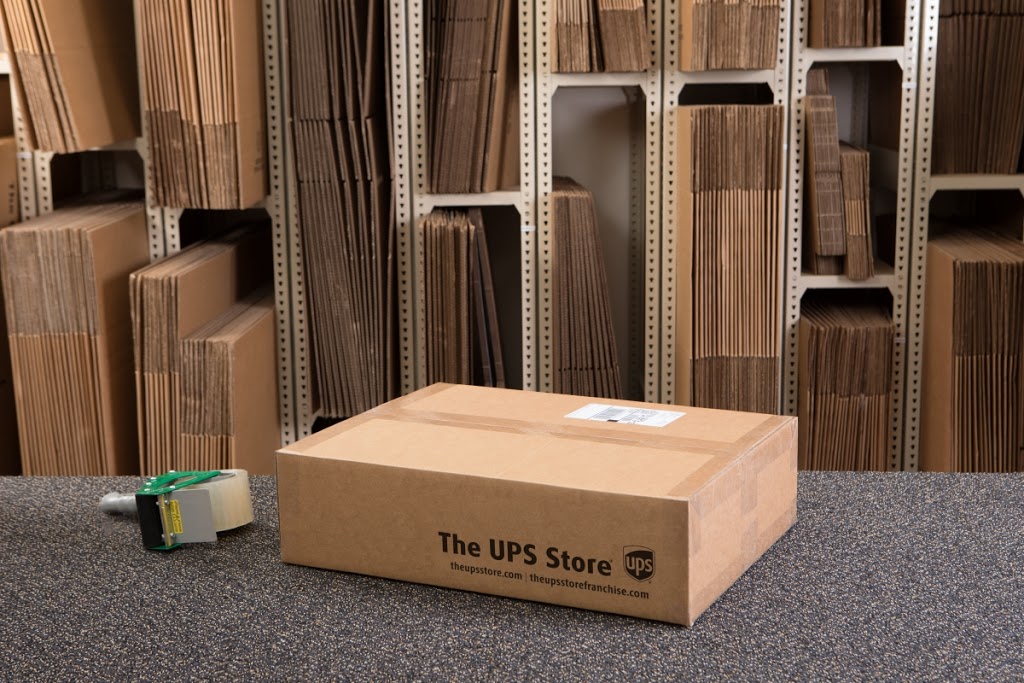 The UPS Store | store | 7000 McLeod Rd #17, Niagara Falls, ON L2G 7K3, Canada | 9053747127 OR +1 905-374-7127