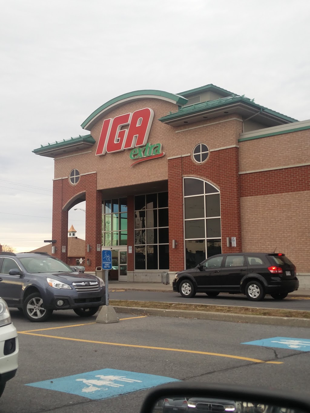 IGA extra supermarket Carrefour inc. | 1777 QC-132, Varennes, QC J3X 1P7, Canada | Phone: (450) 929-0405