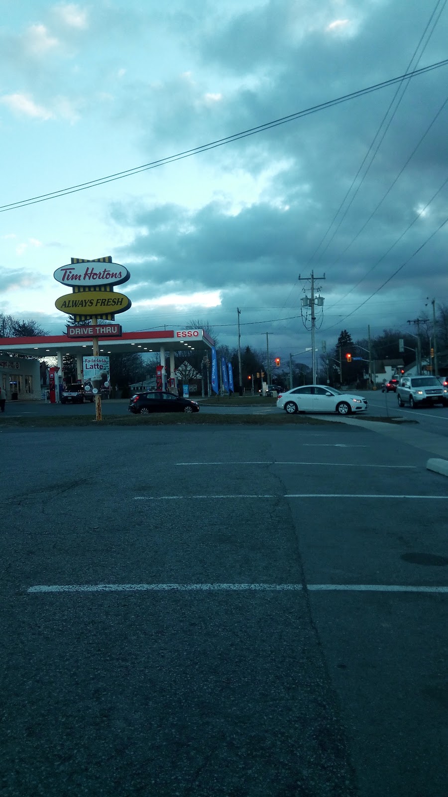 Esso | 151 RR 20, Fonthill, ON L0S 1E0, Canada | Phone: (905) 892-6476