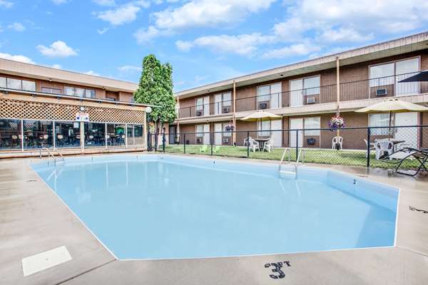 Howard Johnson by Wyndham Enderby | 1510 George St, Enderby, BC V0E 1V0, Canada | Phone: (250) 838-6825