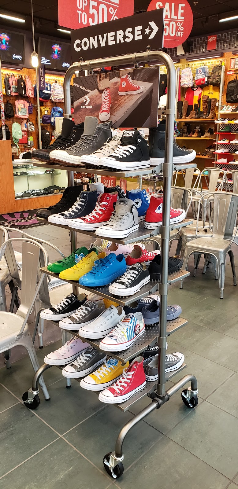 Journeys | Mapleview Shopping Centre, 900 Maple Ave, Burlington, ON L7S 2J8, Canada | Phone: (905) 634-2003