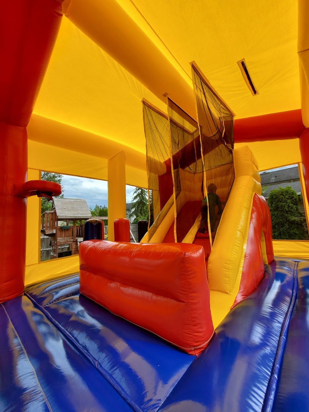 Comox Valley Bounce | 2875 Bruce St, Cumberland, BC V0R 1S0, Canada | Phone: (250) 702-5857