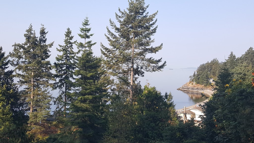 Sunshine Coast Treetop Bed and Breakfast | 6840 Sunshine Coast Hwy, Sechelt, BC V0N 3A8, Canada | Phone: (778) 458-2258