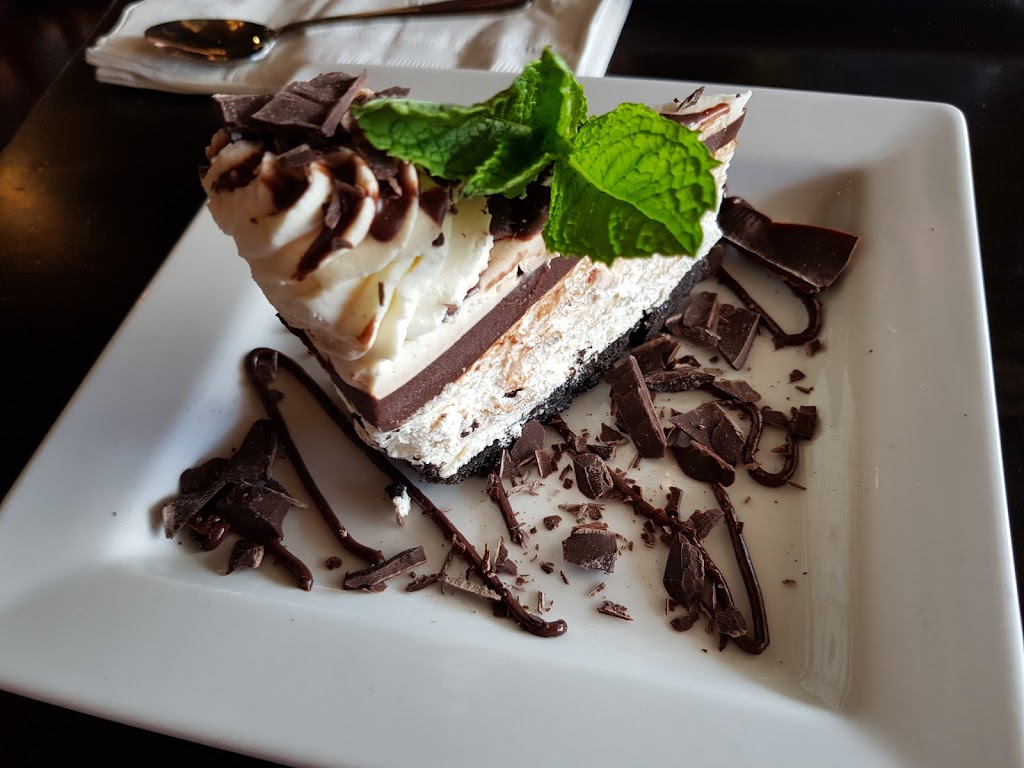 Jakes at the Lake | 109 S Shore Rd, Lake Cowichan, BC V0R 2G0, Canada | Phone: (250) 932-2221