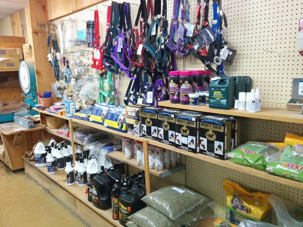 Hoskin Feed & Country Store | 171 Railway Ave, Komoka, London, ON N0L, Canada | Phone: (519) 657-1744