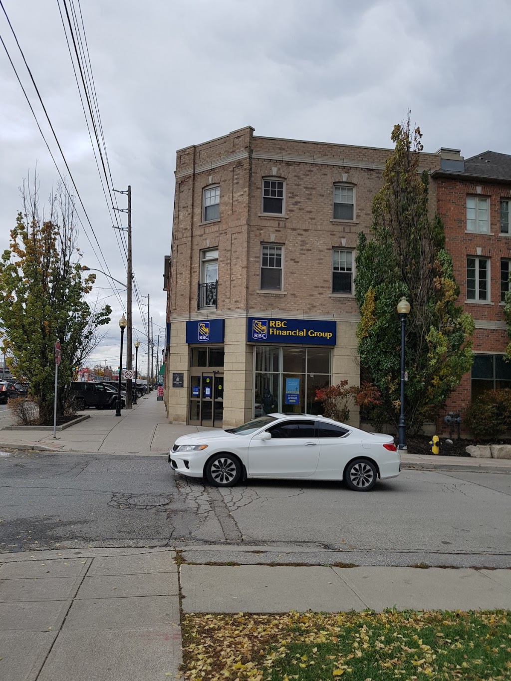 RBC Royal Bank | 3609 Lake Shore Blvd W, Etobicoke, ON M8W 1P5, Canada | Phone: (416) 259-3226