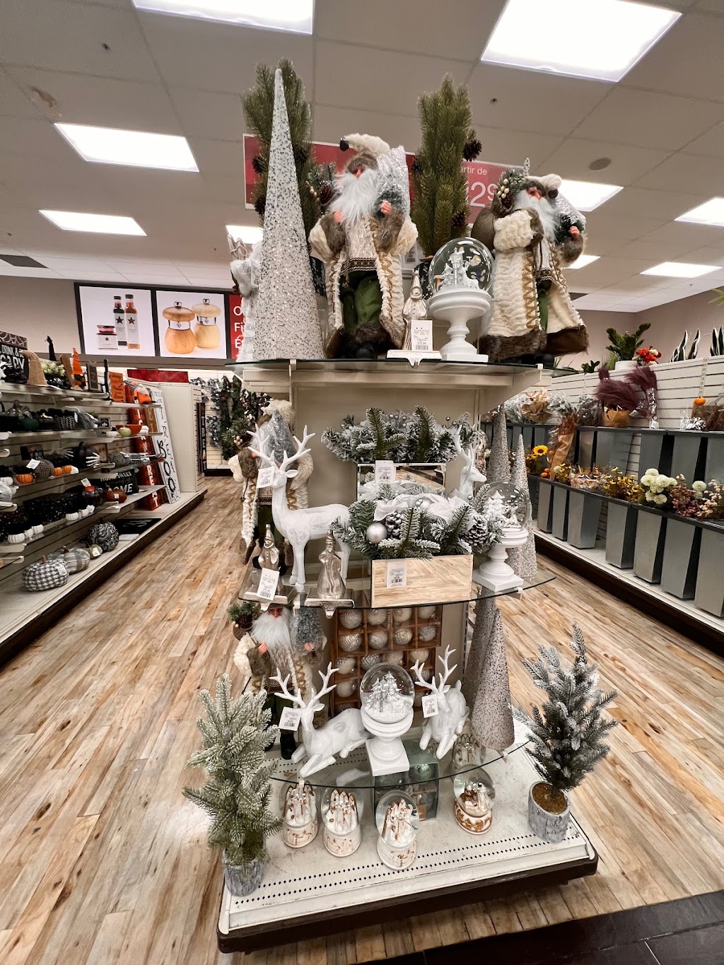 Winners & HomeSense | 2000 - 7275, Rue Sherbrooke Estates, Montreal, QC H1N 1E9, Canada | Phone: (514) 798-1908