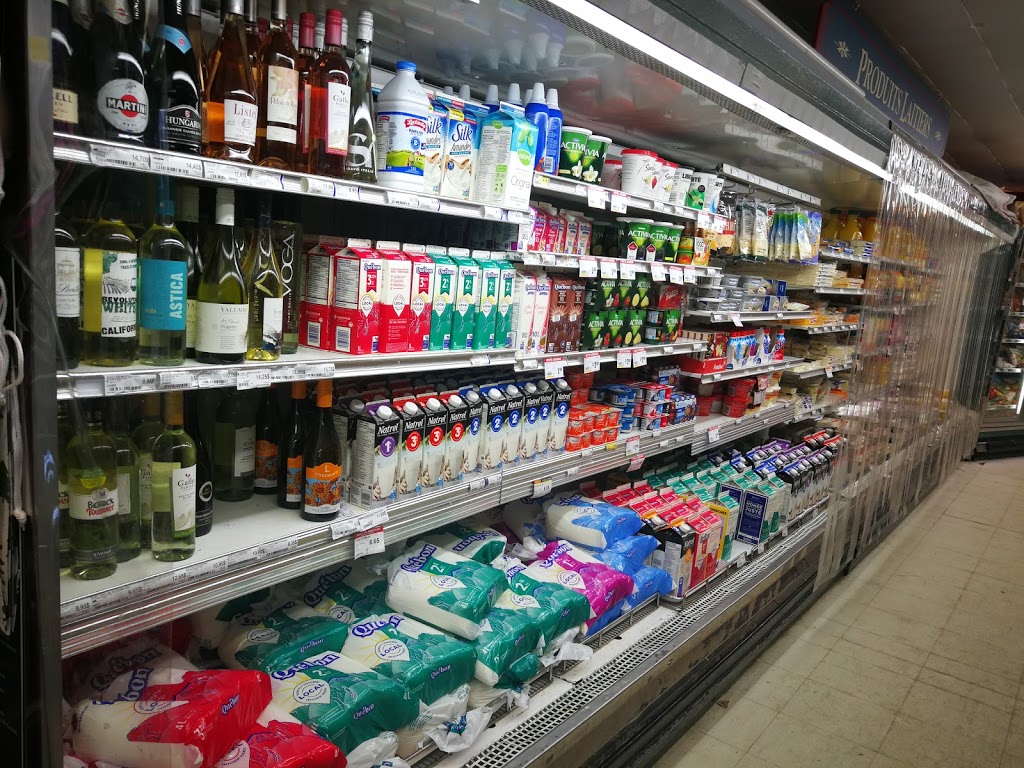Marché Bonichoix Épicerie Y&Z inc. | 299 Avenue Royale, Saint-Tite-des-Caps, QC G0A 4J0, Canada | Phone: (418) 823-2314