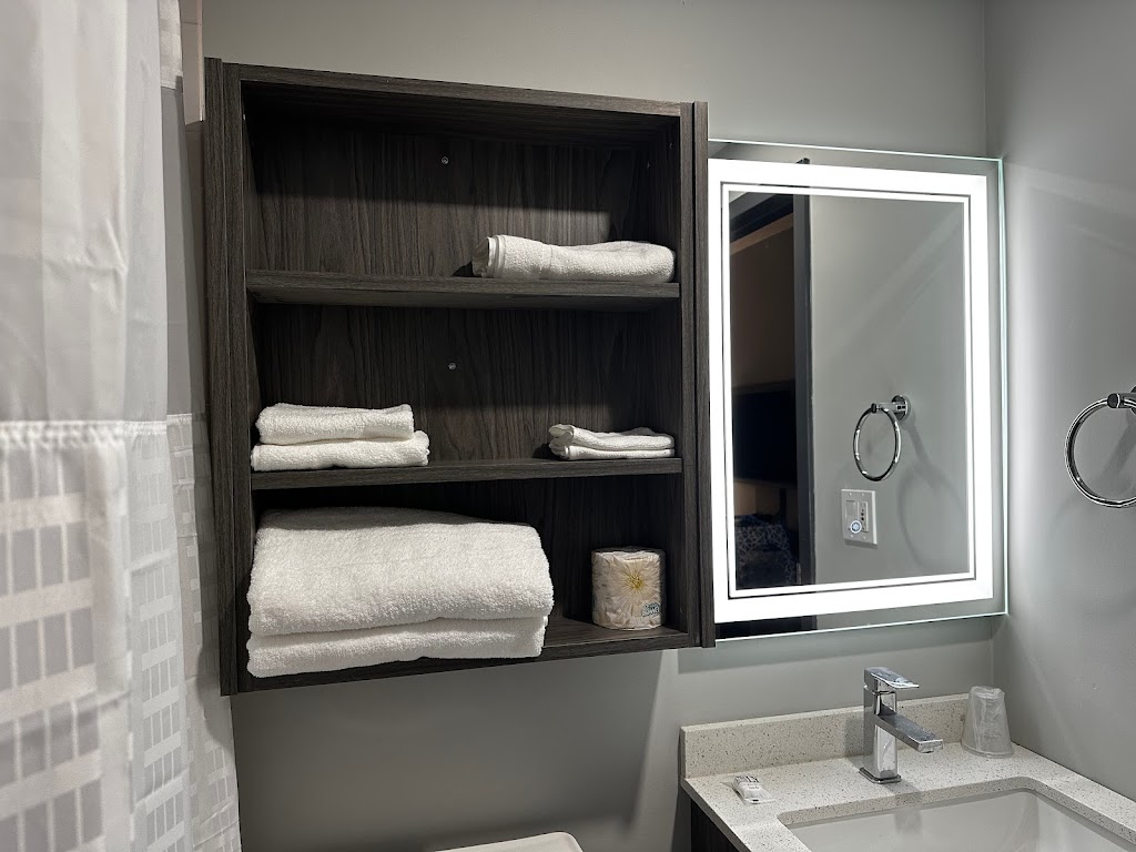 Causewaybay Hotel | 311 Market St, Summerside, PE C1N 1K8, Canada | Phone: (902) 436-2157