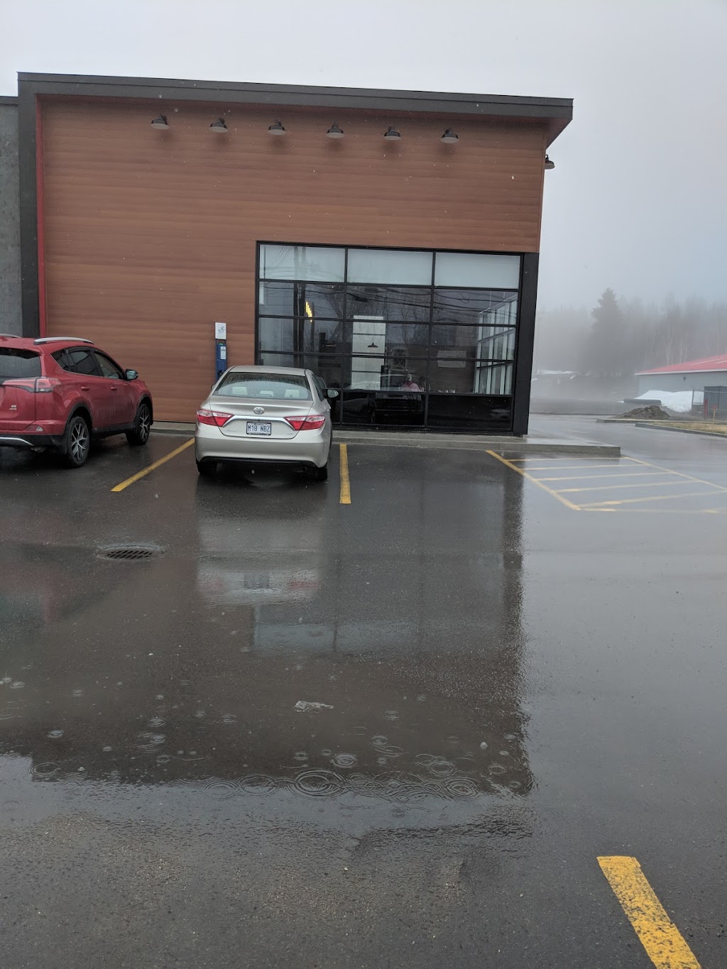 Express St-Hubert | 1220 Boul. Sainte-Geneviève, Chicoutimi, QC G7G 2G6, Canada | Phone: (418) 693-5151