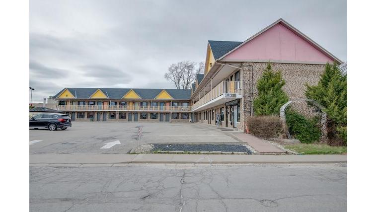 OYO Hotel Niagara Falls, ON - Fallsview | 5643 Ellen Ave, Niagara Falls, ON L2G 3P5, Canada | Phone: (888) 676-5439