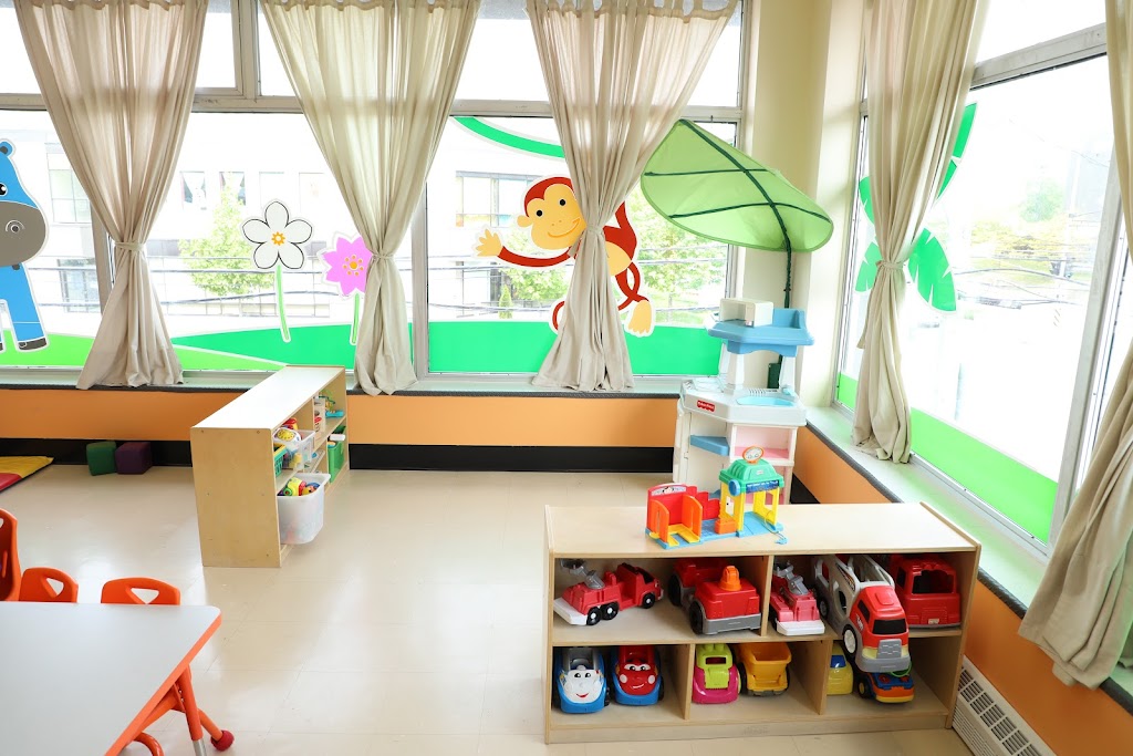 Garderie Le Petit Safari | 1260 Blvd. Marcel-Laurin, Saint-Laurent, QC H4R 1J7, Canada | Phone: (514) 994-4919