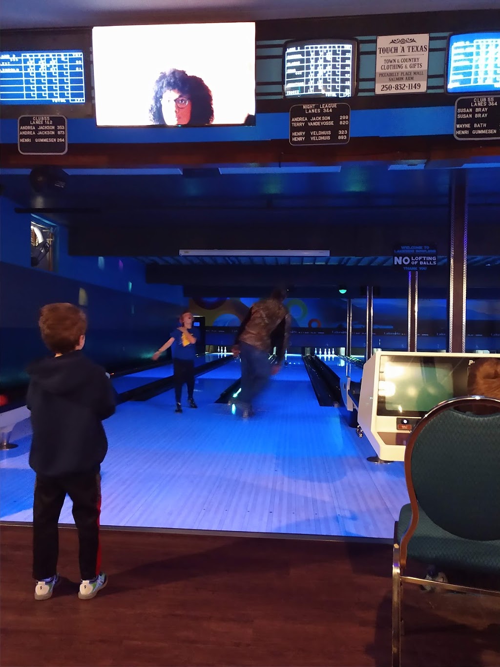 Lakeside Bowling | 1881 9th Ave NE, Salmon Arm, BC V1E 2L2, Canada | Phone: (250) 832-3946
