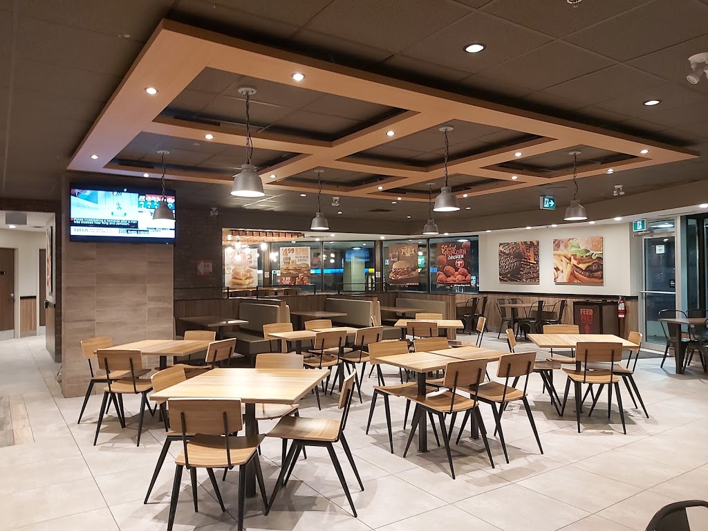 Burger King | 4141 Dixie Rd, Mississauga, ON L4W 1V5, Canada | Phone: (905) 624-1664