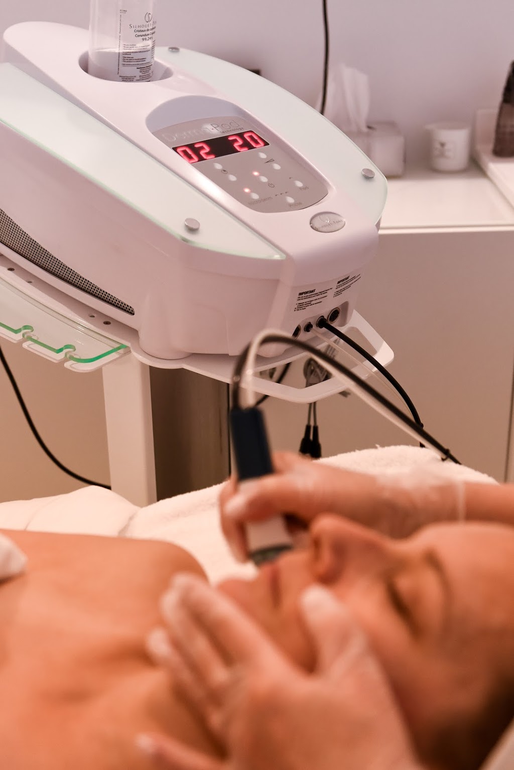 Revive Skin Clinic & Boutique | 1834 Lakeshore Rd W Unit #7, Mississauga, ON L5L 1J7, Canada | Phone: (905) 916-0905