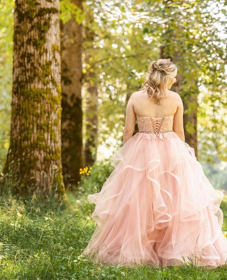 Fariba Fashion | 2527 Eagle Mountain Dr, Abbotsford, BC V3G 3A1, Canada | Phone: (604) 374-6772