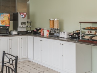 Knights Inn Bracebridge | 400 Manitoba St, Bracebridge, ON P1L 2C6, Canada | Phone: (705) 645-8755