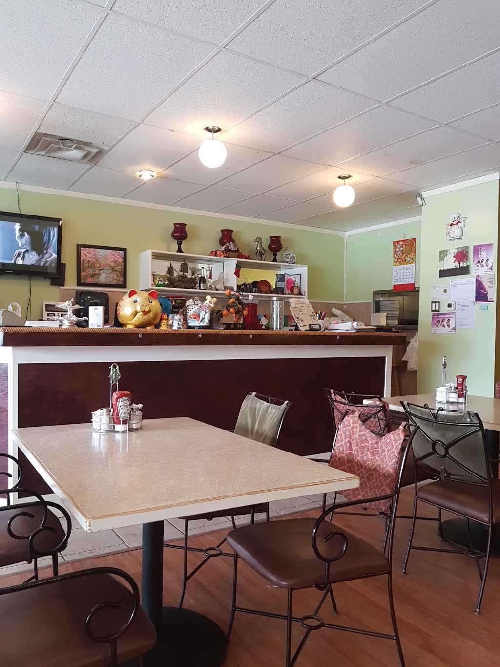 New Red Pepper Cafe | 4613 52 Ave, Stony Plain, AB T7Z 1E7, Canada | Phone: (780) 968-6822