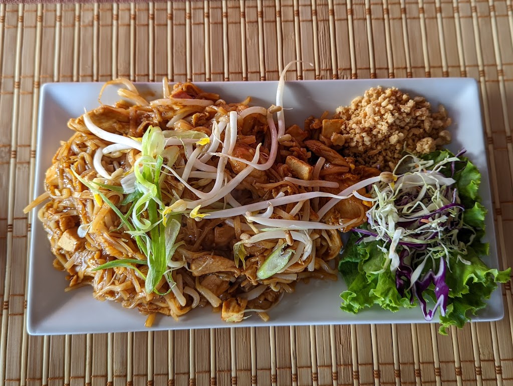 Tuk Tuk Thai Cuisine | 5031 Bank St, Ottawa, ON K1X 1G8, Canada | Phone: (613) 425-5600