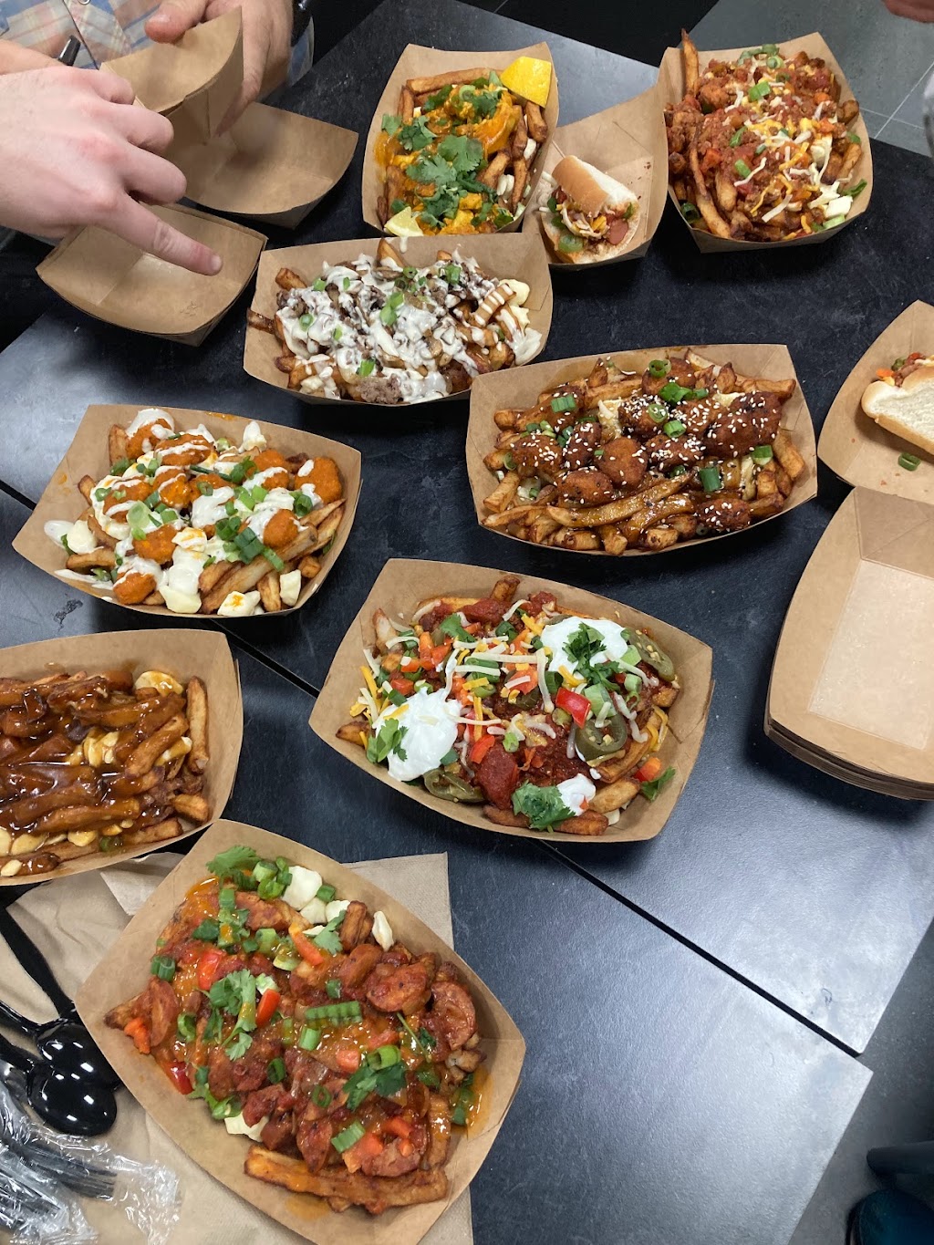 Poutine & Co | 916 Rue Douglas, Saint-Jean-sur-Richelieu, QC J3A 1V1, Canada | Phone: (514) 660-1037