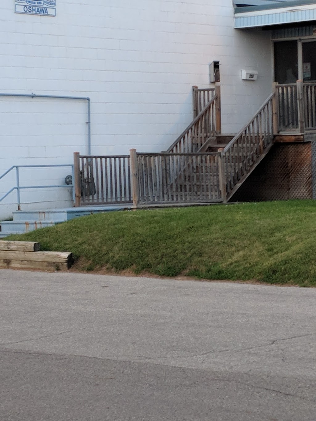 Oshawa Navy Club Office | 320 Viola Ave, Oshawa, ON L1H 3A8, Canada | Phone: (905) 723-0871
